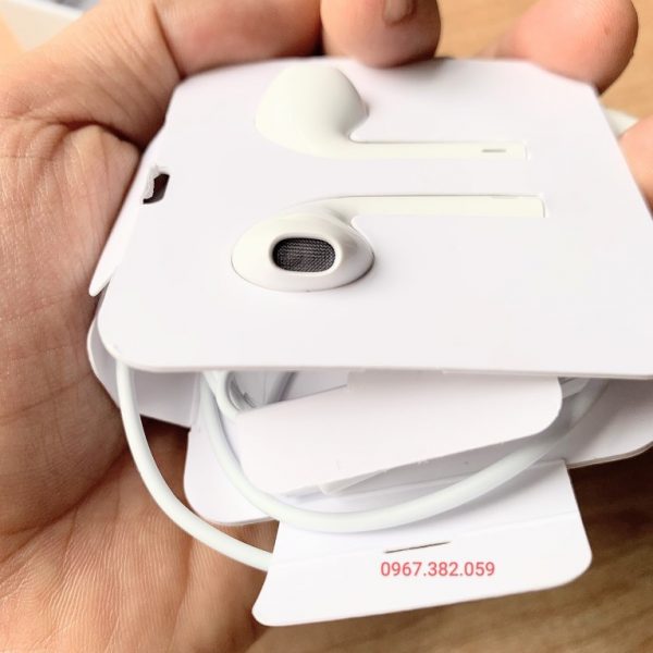 apple iphone ear pods lightning connector